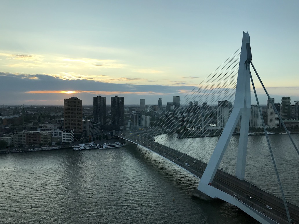 Hotel Nhow Rotterdam: het uitzicht op de Maas en skyline