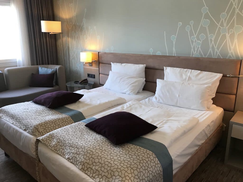 De bedden op de kamer van Crowne Plaza City Berlin