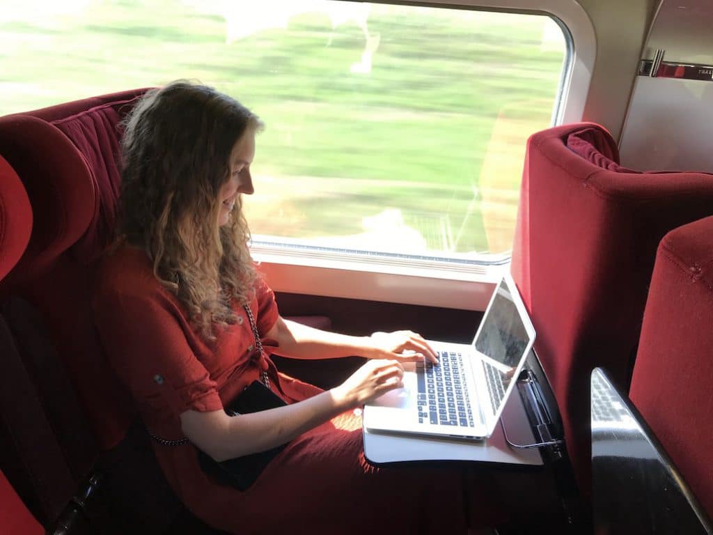 Aan het werk in de Thalys naar Parijs