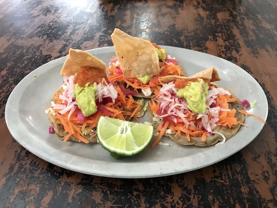 Valladolid: Mexicaans eten in food hall Bazar Municipa