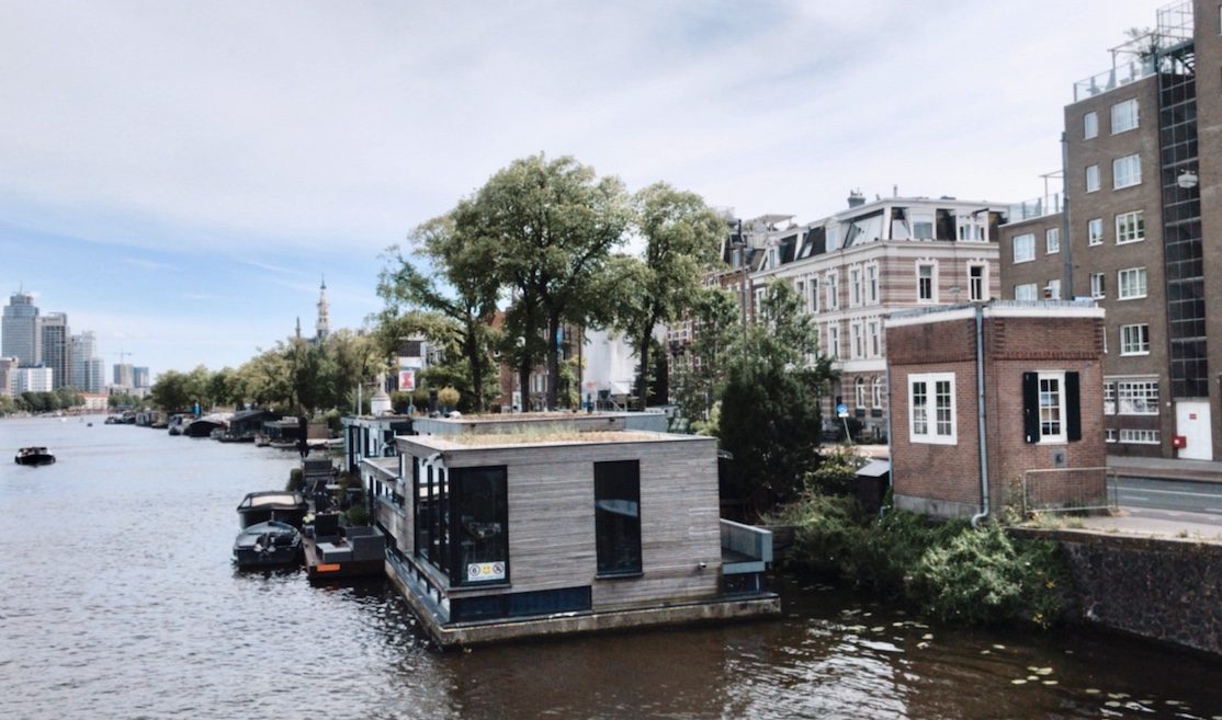 Sweets hotel: slapen in een brugwachtershuisje in Amsterdam: de Nieuwe Amstelbrug