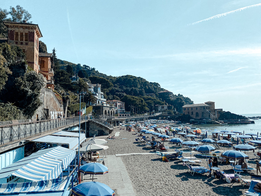 Het strand van Levanto, Italië