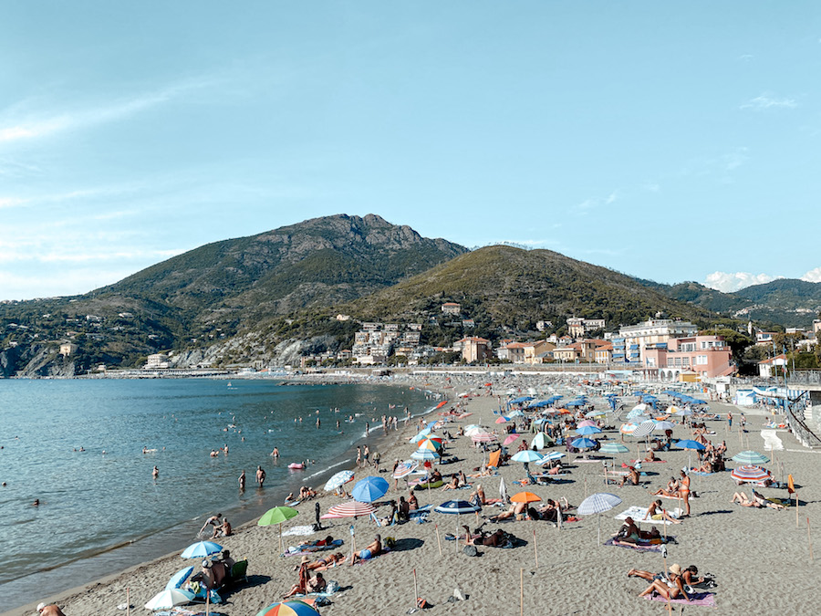 Het strand van Levanto, Italië
