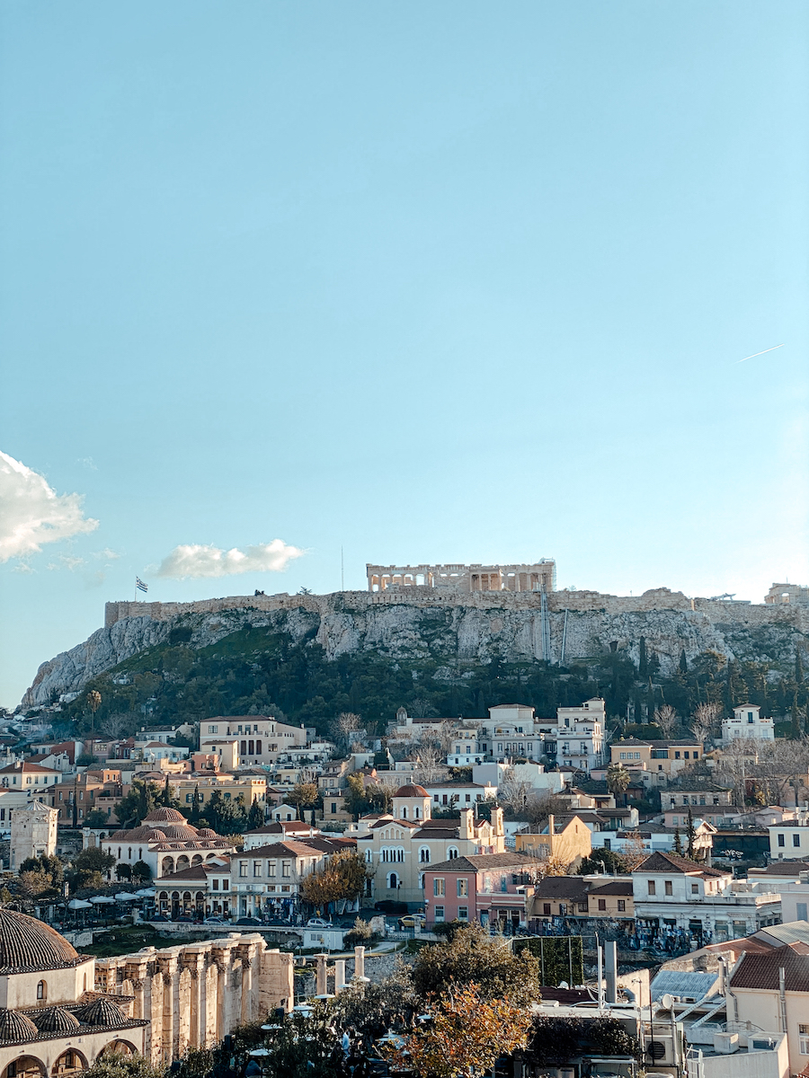 Een cocktail drinken op een rooftop bar in Athene