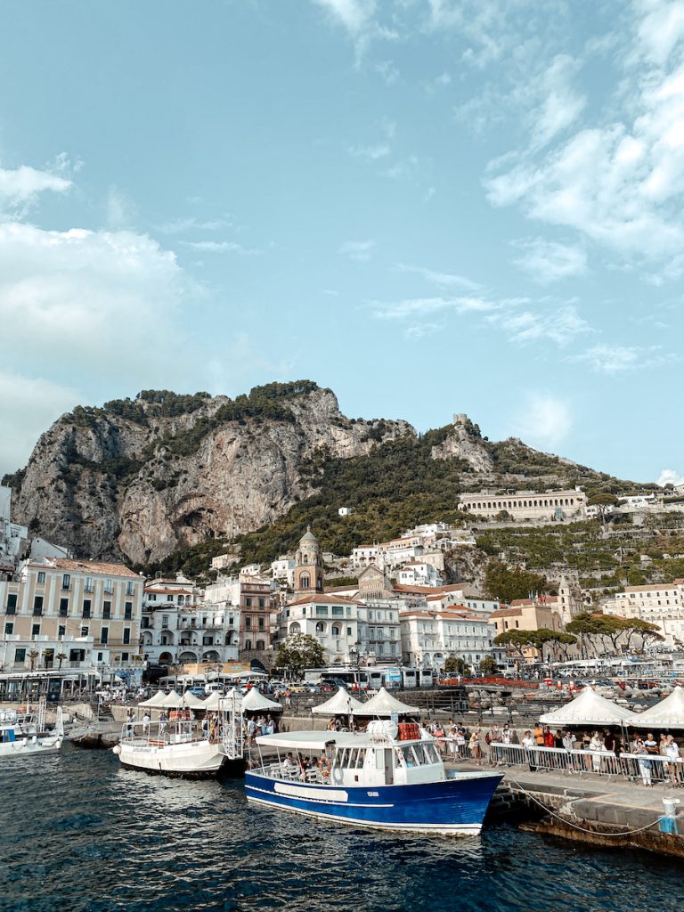 Van Napels naar Amalfi reizen per ferry