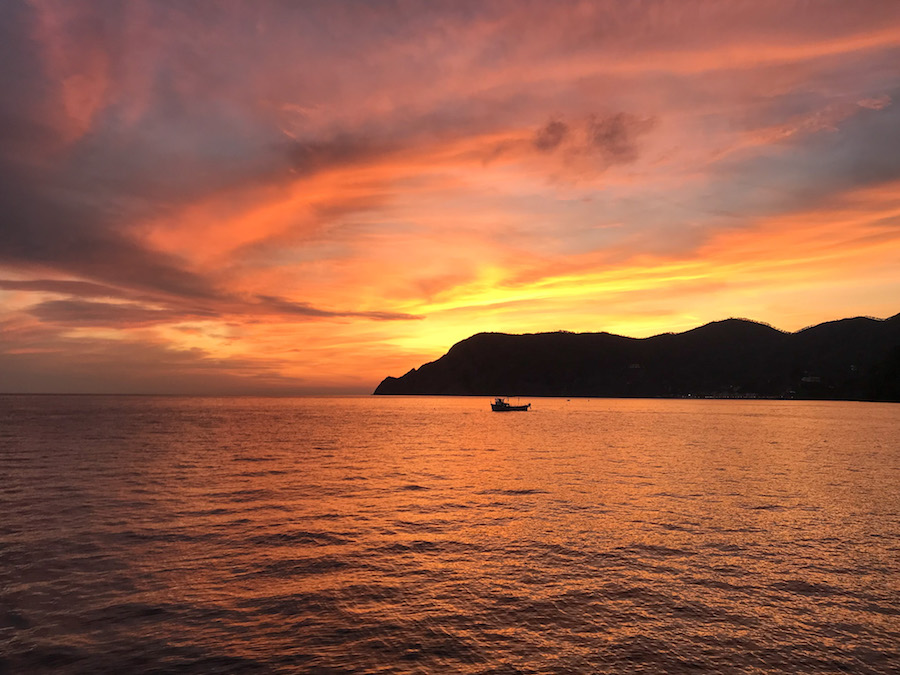 Boottocht tijdens zonsondergang in Monterosso al Mare