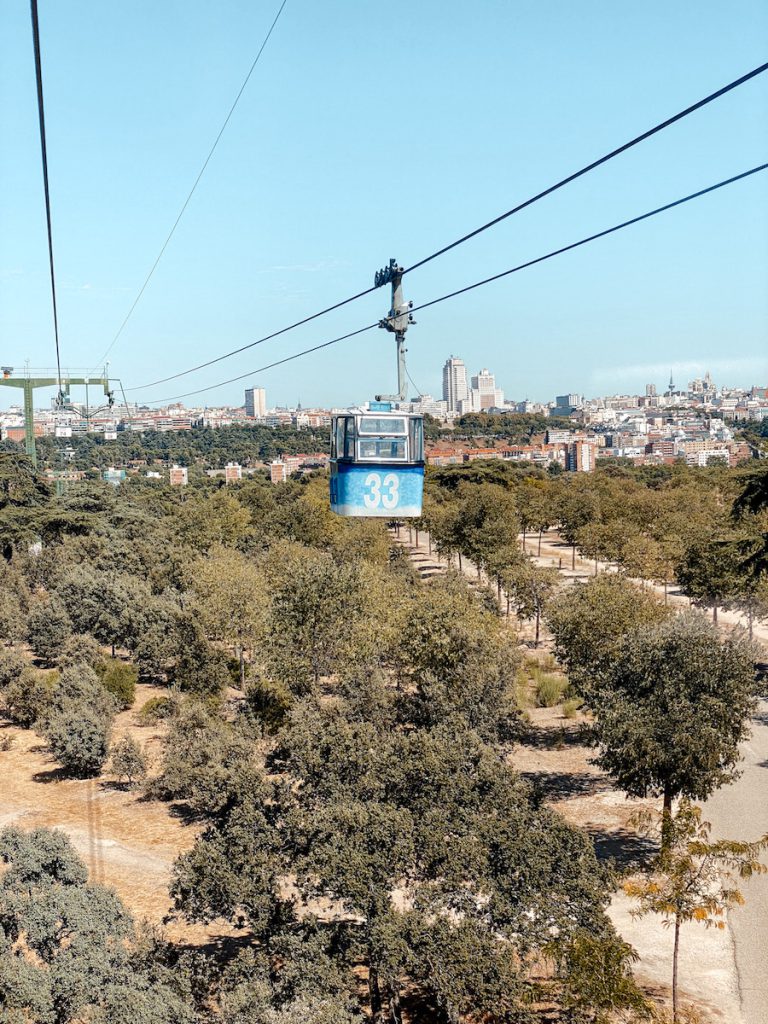 Doen in Madrid: met de kabelbaan Teleférico over de stad vliegen