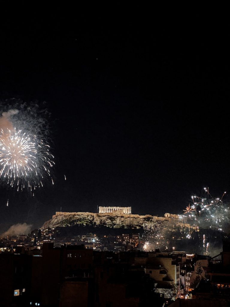 Oud en nieuw in Athene vieren: vuurwerk boven de Akropolis