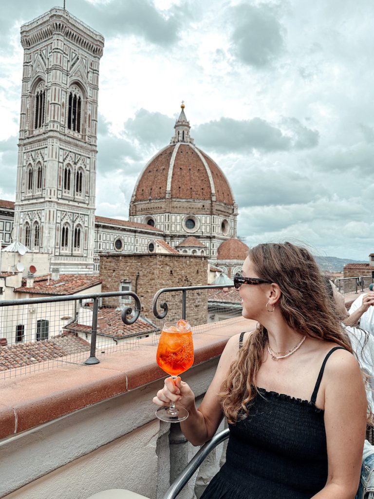 Wat te doen in Florence: een drankje op een rooftop bar met uitzicht op de Duomo