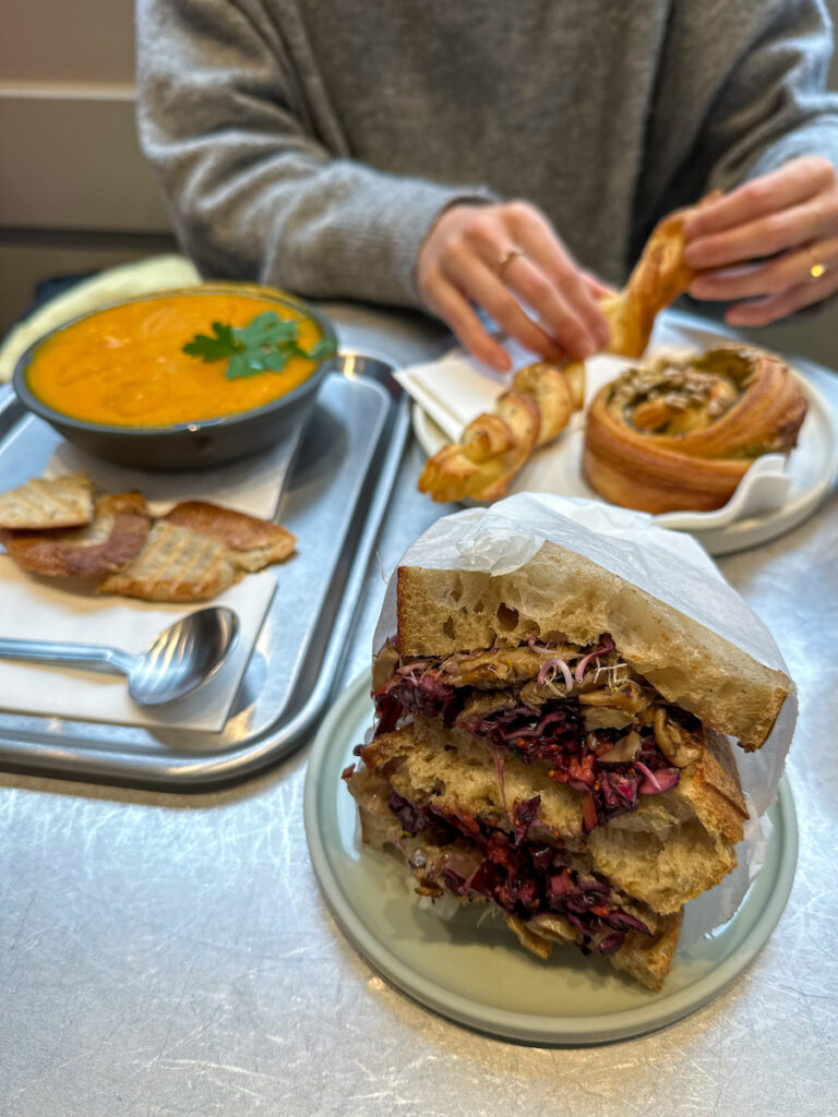 Vegan lunch in Amsterdam: Saint-Jean Deli