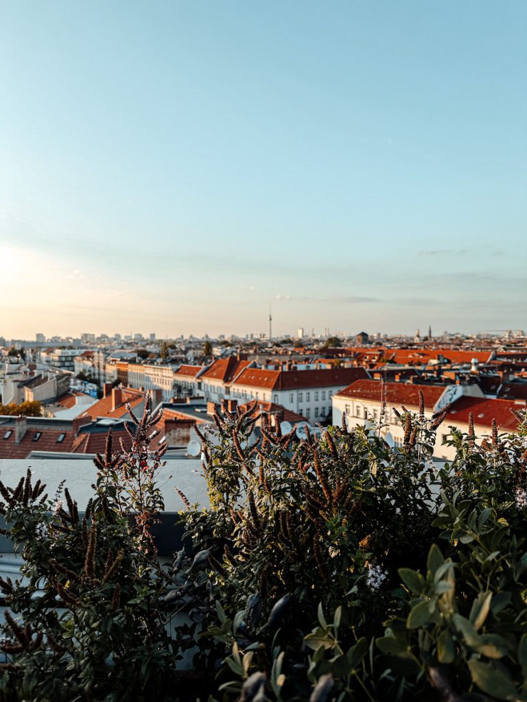 Wat te doen in Berlijn: Een drankje bij rooftop bar Klunkerkranich