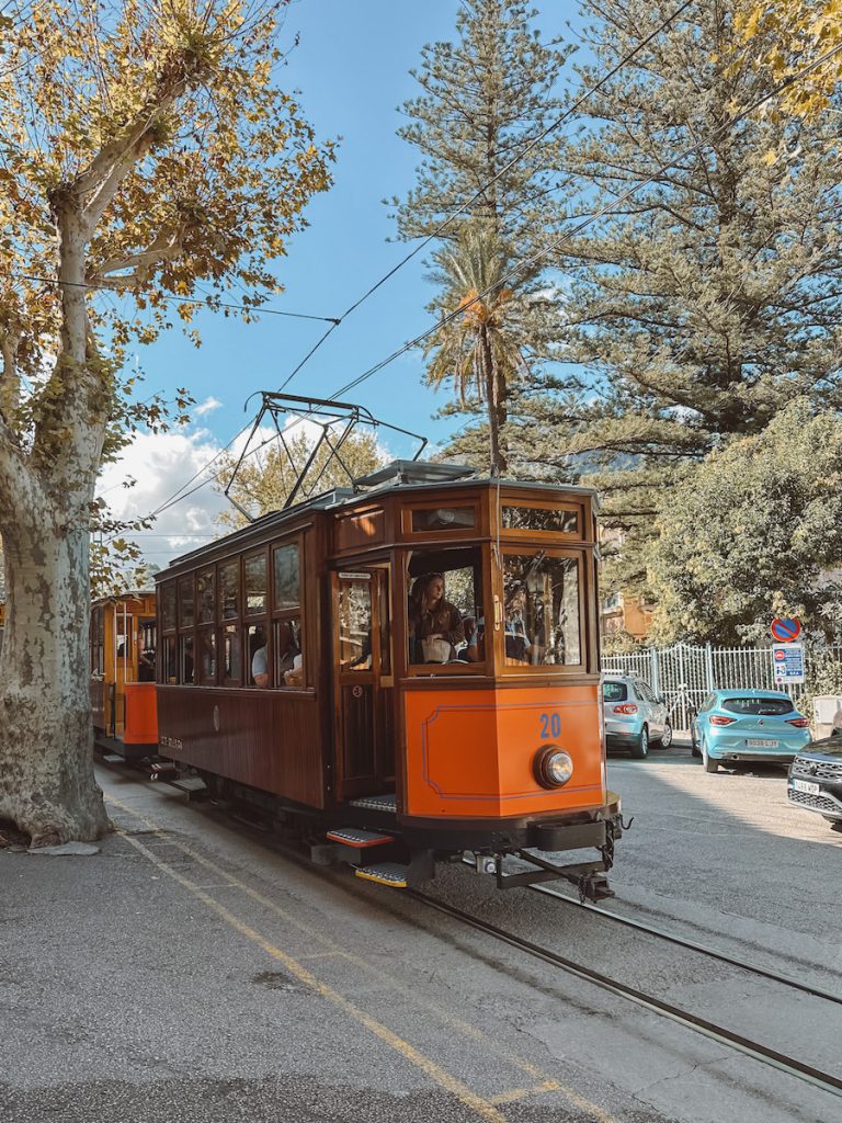 Met de tram van Sóller naar Port de Sóller op Mallorca