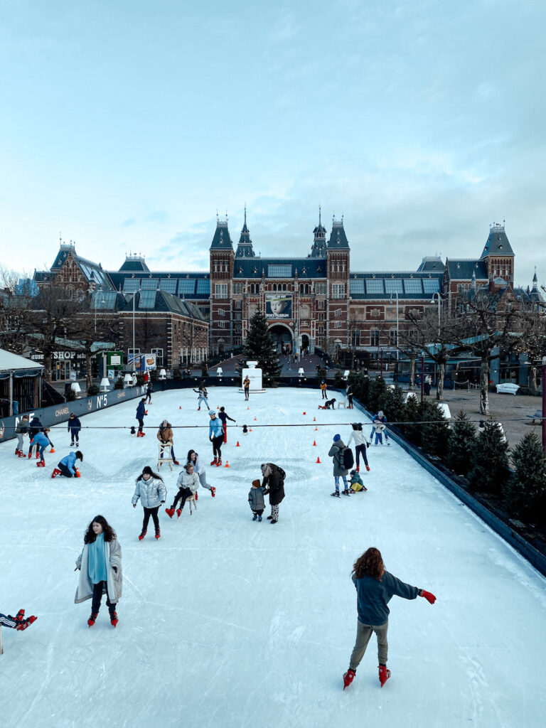 De leukste kerstmarkten in Amsterdam: Christmas Village op het Museumplein