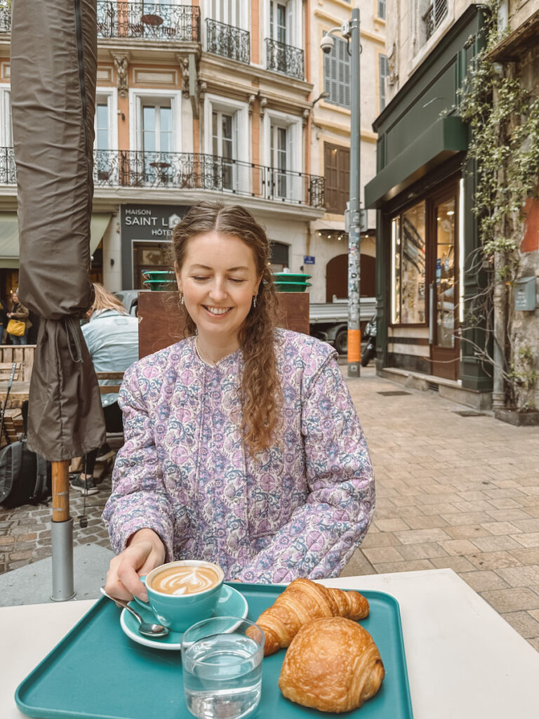 Overnachten in Marseille en ontbijten bij Petrin Couchette