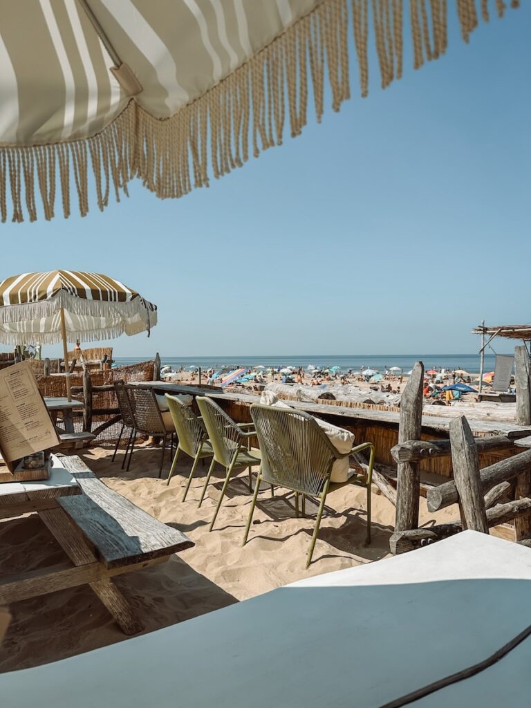 Leuke solo date ideeën: een solo strand-date