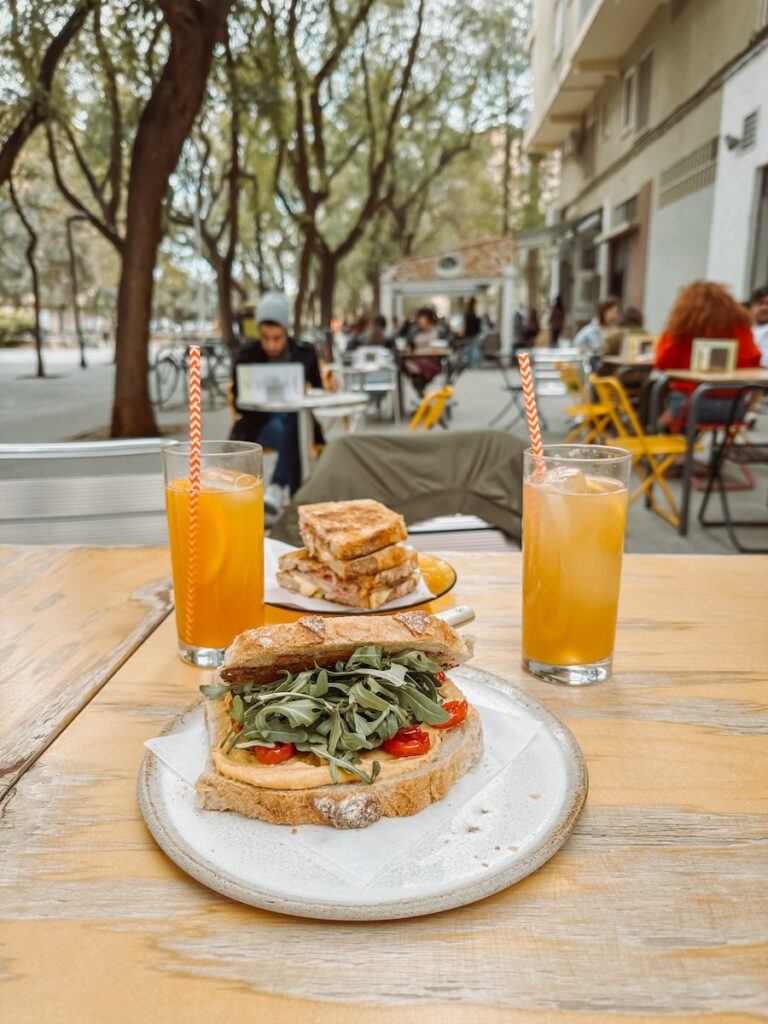 Valencia hotspots: Los Picos Café in Ruzafa