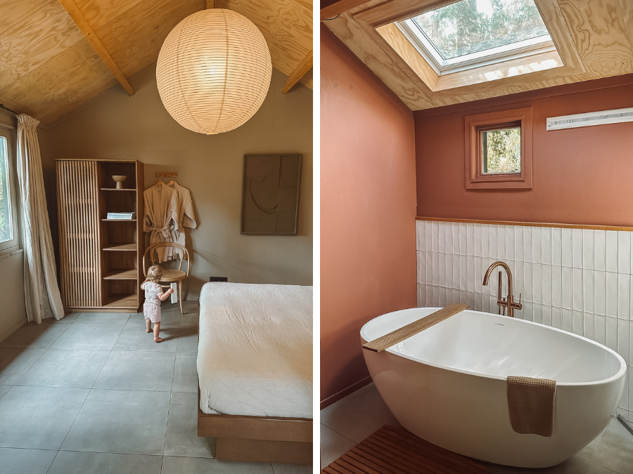 De slaapkamer en badkamer van Tiny Hotel