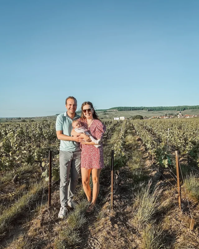 3 dagen Champagnestreek met een baby van 3 maanden: een auto vol met spullen voor haar, een heel ander tempo, maar een groot succes. Swipe voor een fotodumpje!

» We sliepen in Reims: een prachtige stad dichtbij de bekende champagnehuizen
» Een geweldig plekje met picknicktafels en uitzicht op de wijnvelden in Cormoyeux
» Reizen met een baby is ook gaan voor gemak. Dus boekten we een tour langs 2 champagnehuizen zodat we niks zelf hoefden te reserveren, niet hoefden te rijden en wél konden proeven
» M’n allereerste pump & dump 💔
» When 2 becomes 3
» Sfeervolle terrasjes aan de Avenue de Champagne
» Lunchen met [de allerlekkerste!] frietjes & champagne bij Sacré Bistro in Épernay

Save for later! Al m’n tips staan binnenkort natuurlijk op girlonthemove.nl 🥂

#champagnestreek #reizenmetbaby #12wekenoud #3maandenoud #gezinsvakantie #weekendjeweg #champagneardenne